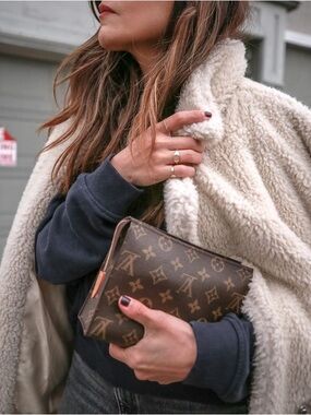 🖤 Louis Vuitton Monogram Toiletry 19 Pouch